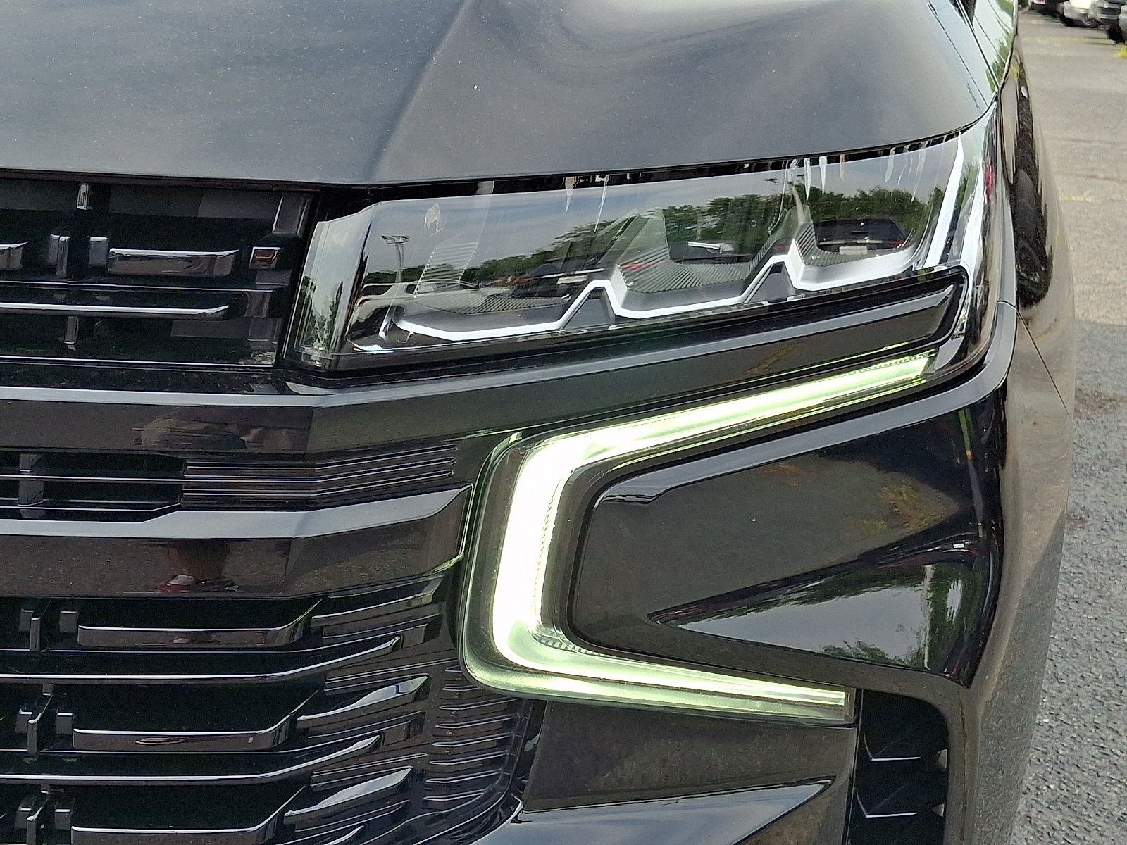 Used 2023 Chevrolet Suburban RST w/ Luxury Package AWD/4WD image 9