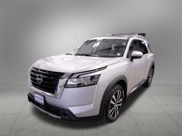 Used 2023 Nissan Pathfinder Platinum image 1