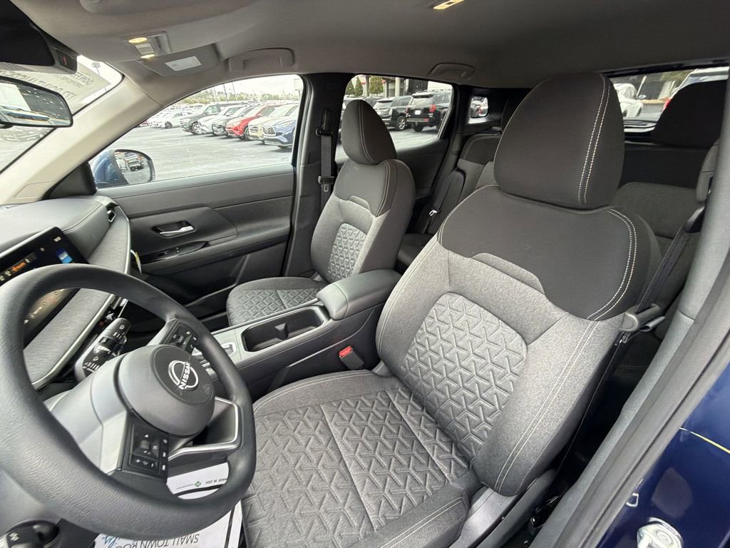 Used 2025 Nissan Kicks SV image 17