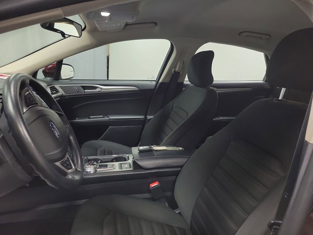 Used 2018 Ford Fusion SE w/ Fusion SE Technology Package image 12