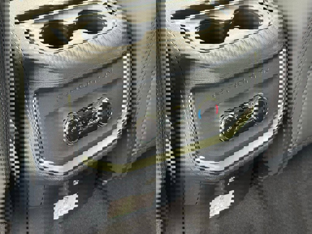 New 2025 Ford Expedition Active image 35