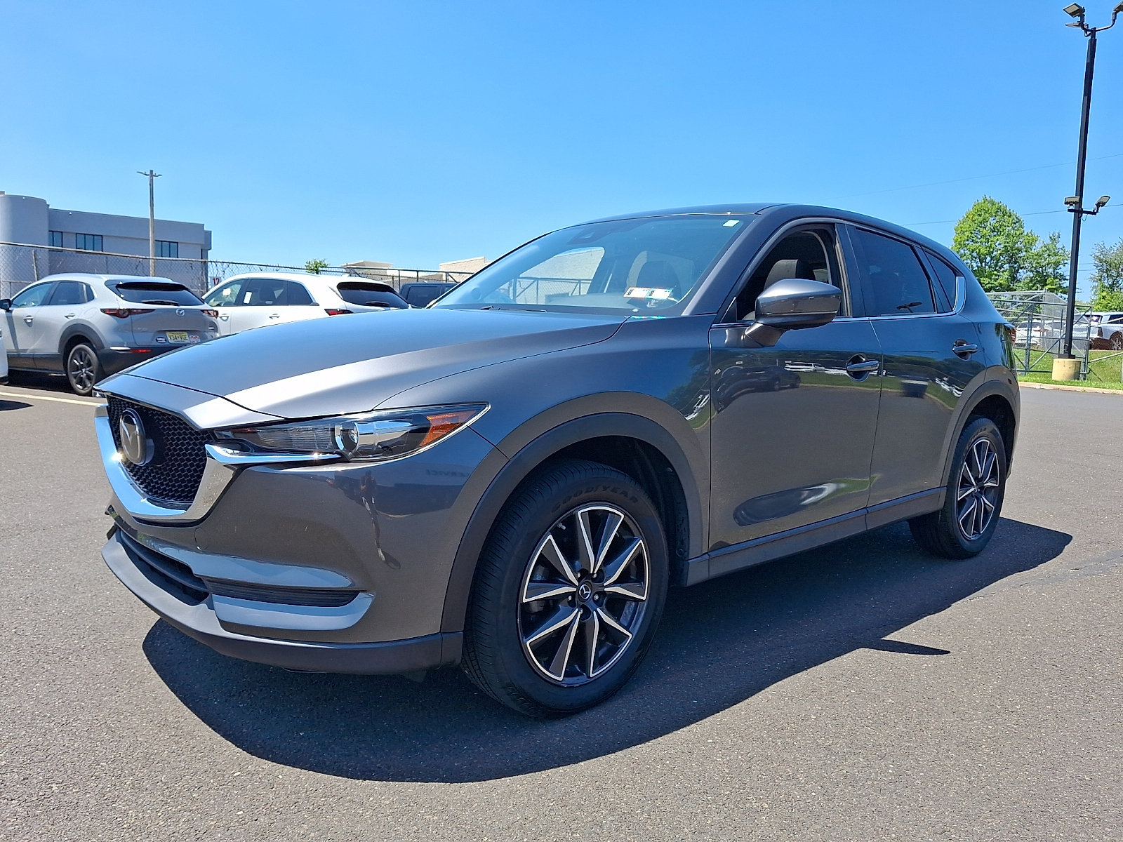 Used 2018 MAZDA CX-5 Touring w/ Preferred Equipment Package AWD/4WD image 3