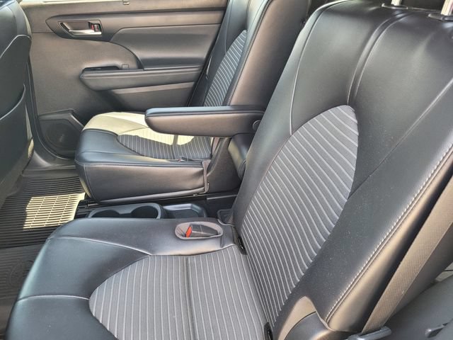 Used 2022 Toyota Highlander XSE AWD/4WD image 13
