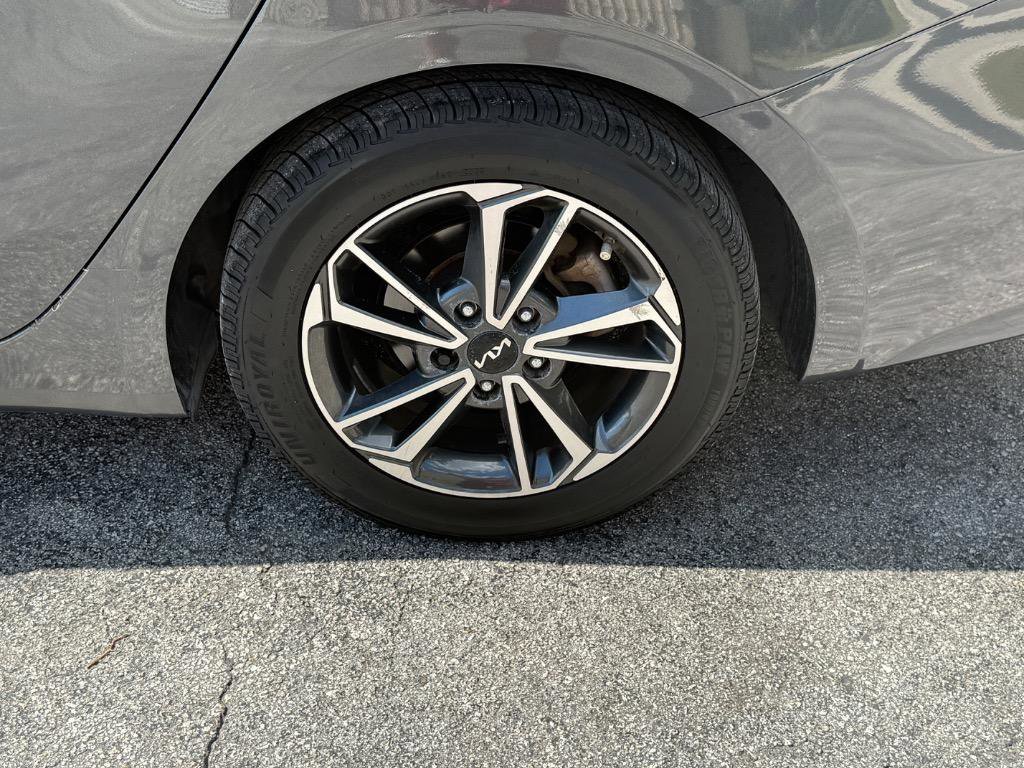 Used 2022 Kia Forte LXS w/ LXS Technology Package image 5