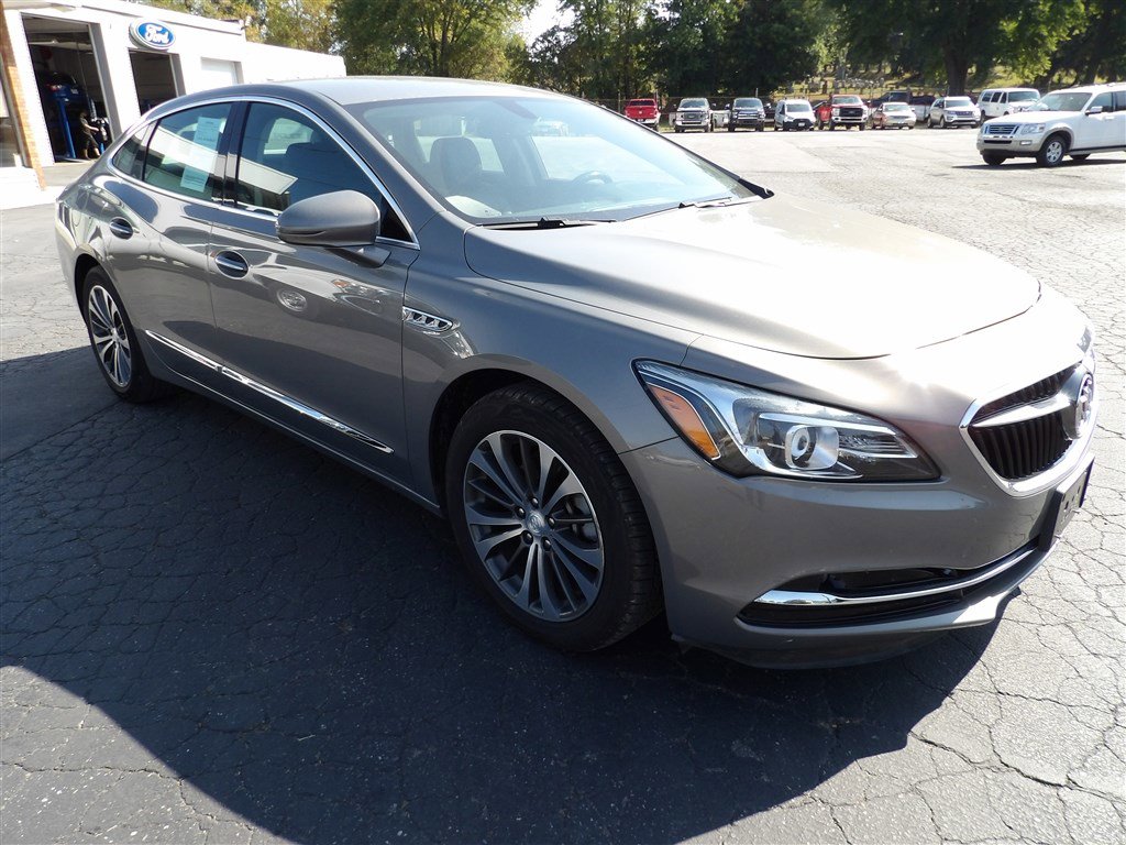 Used 2017 Buick LaCrosse Essence image 8