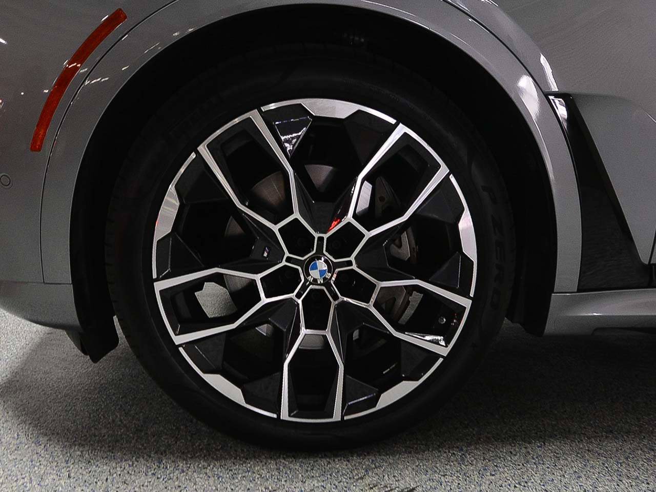 Certified 2024 BMW X7 xDrive40i w/ M Sport Package image 5