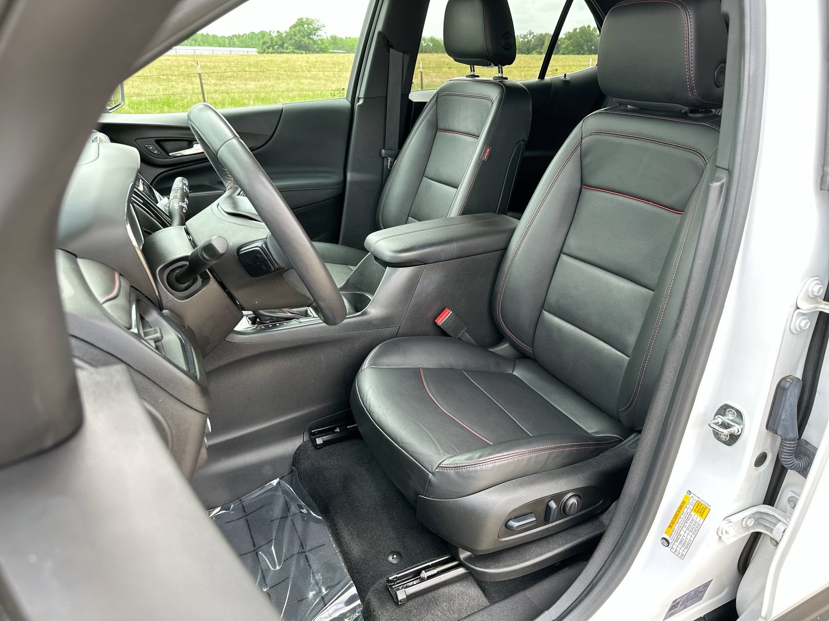 Used 2022 Chevrolet Equinox RS w/ RS Leather Package FWD image 11
