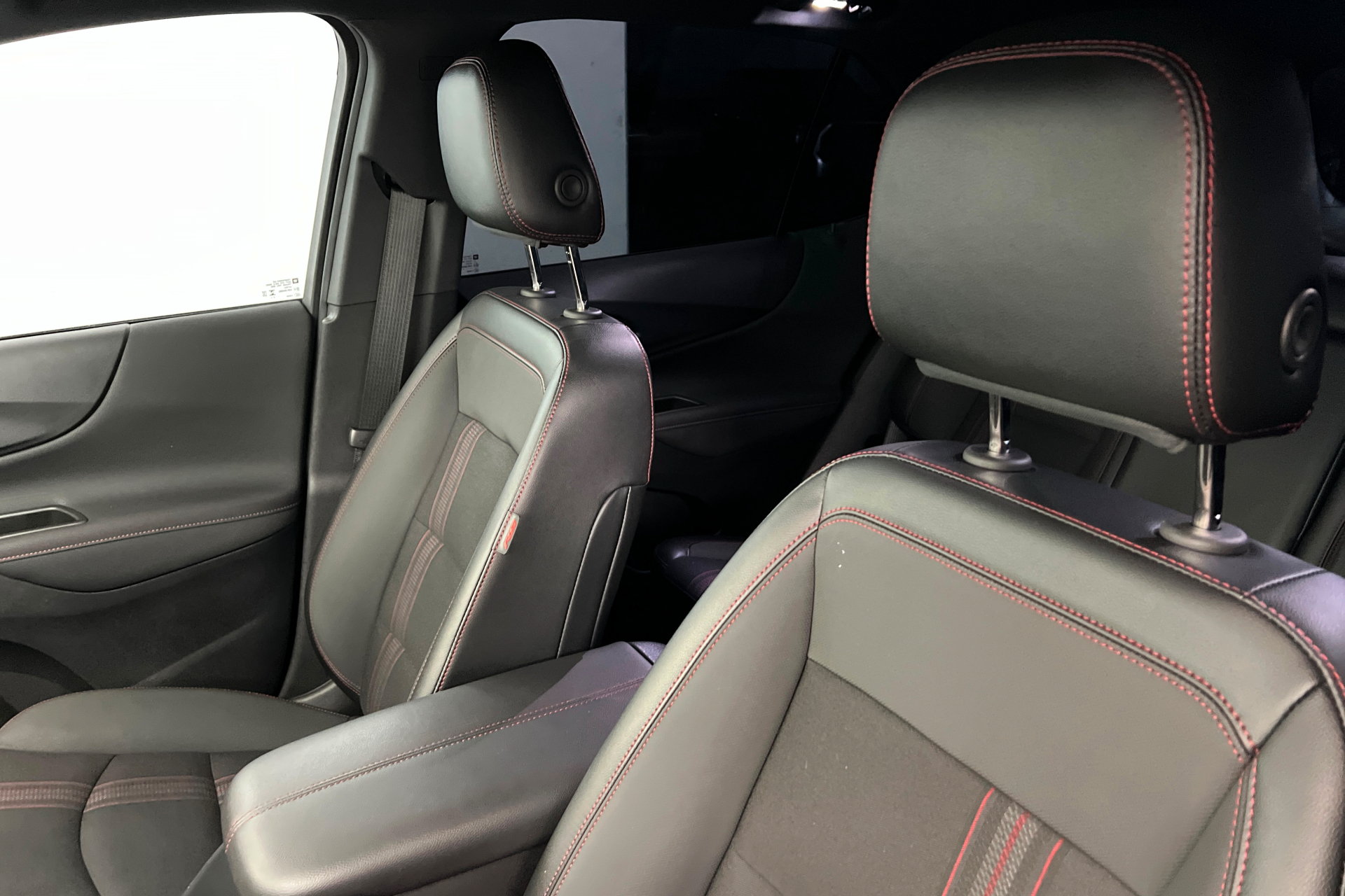 Used 2024 Chevrolet Equinox RS FWD image 17