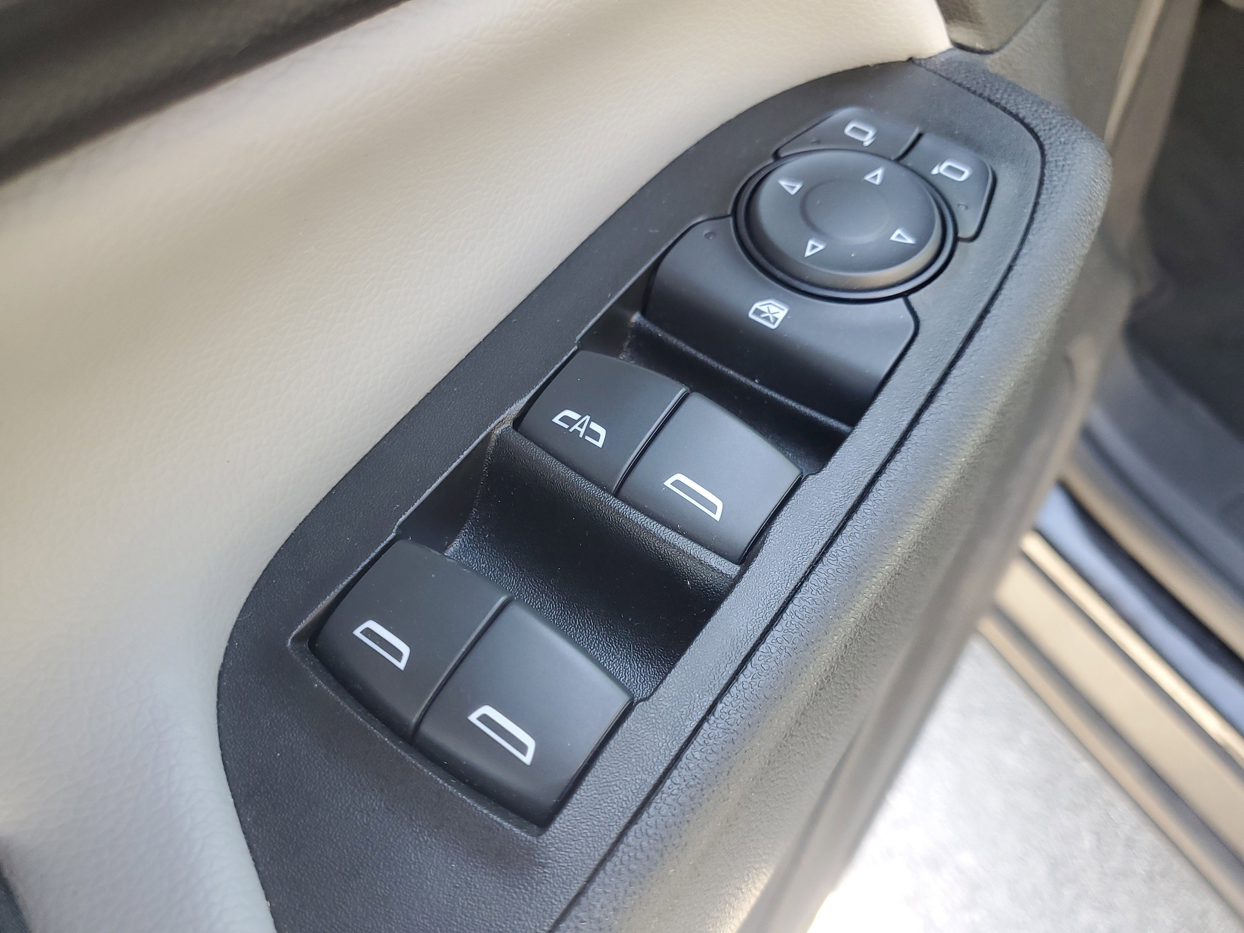 Used 2023 Chevrolet Equinox LS image 18