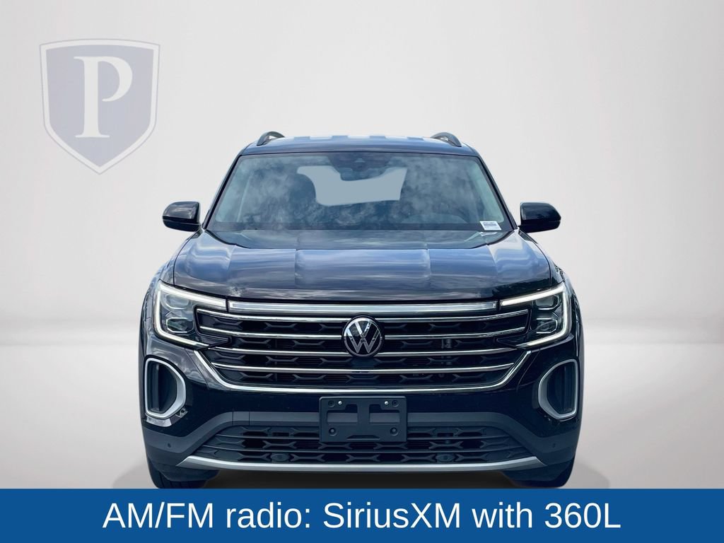 Used 2025 Volkswagen Atlas SE AWD/4WD image 2