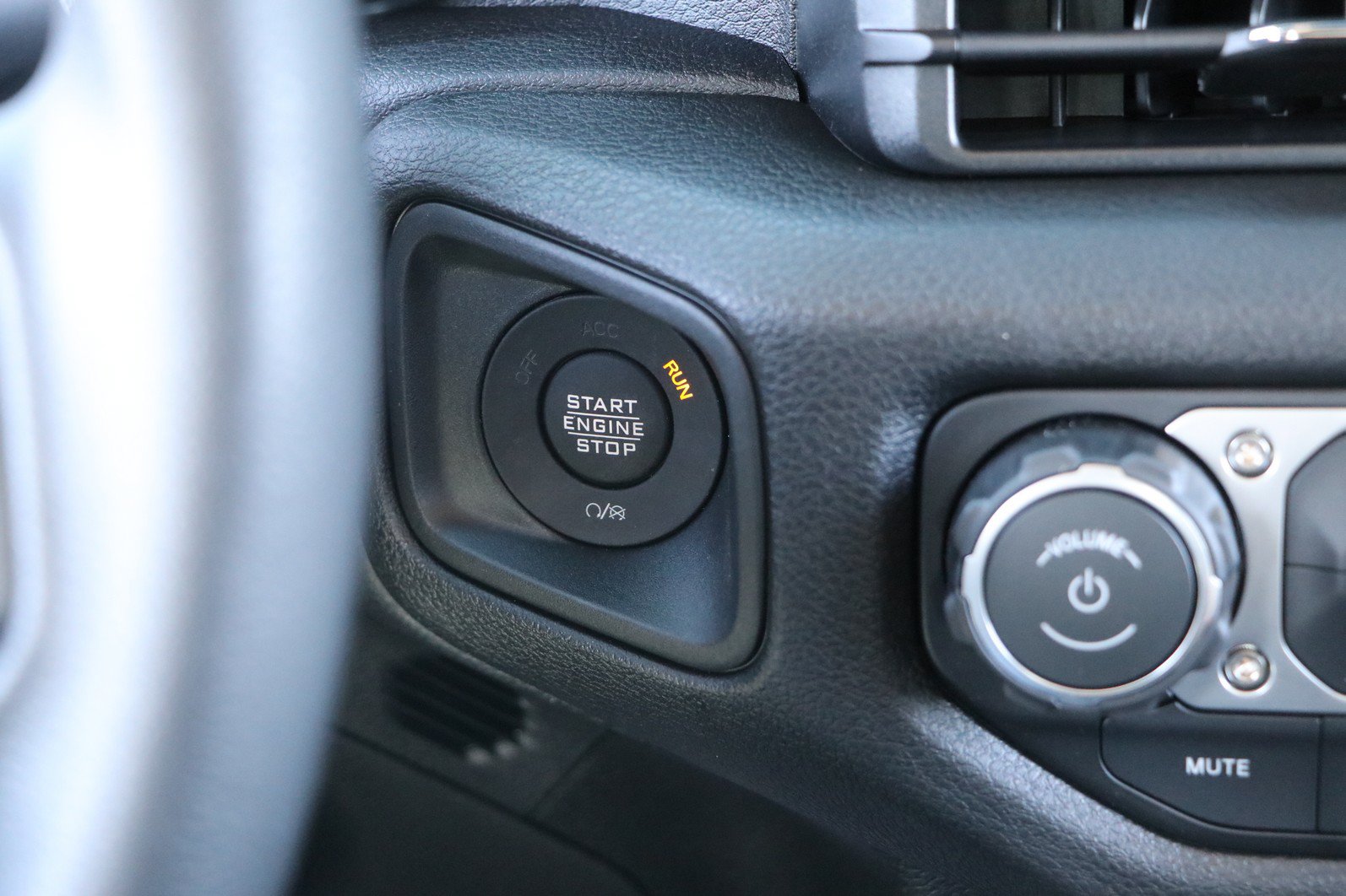 New 2026 Jeep Gladiator Sport AWD/4WD image 23