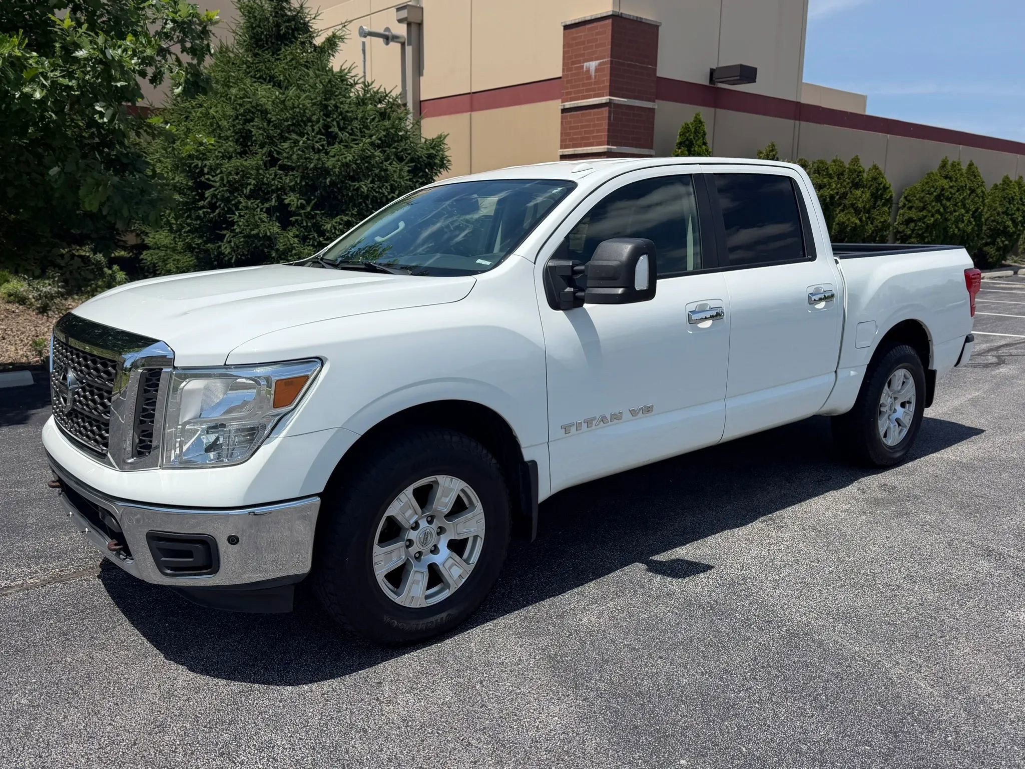 Used 2018 Nissan Titan SV w/ SV Convenience Package AWD/4WD image 1