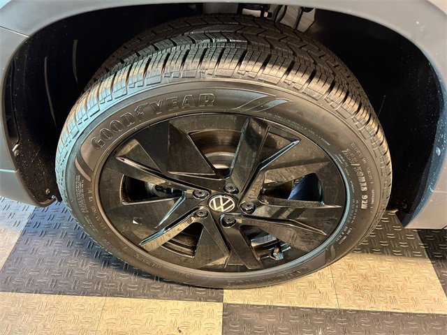 New 2026 Volkswagen Taos SE image 8