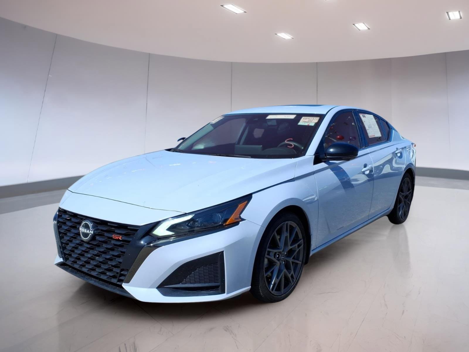Used 2023 Nissan Altima 2.0 SR image 2