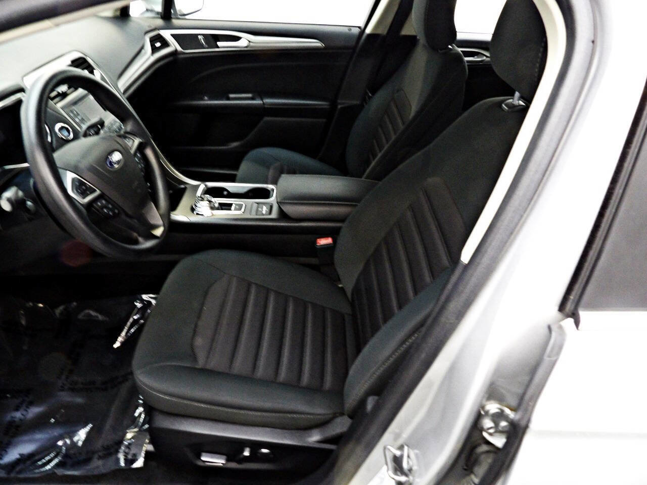 Used 2018 Ford Fusion SE image 8