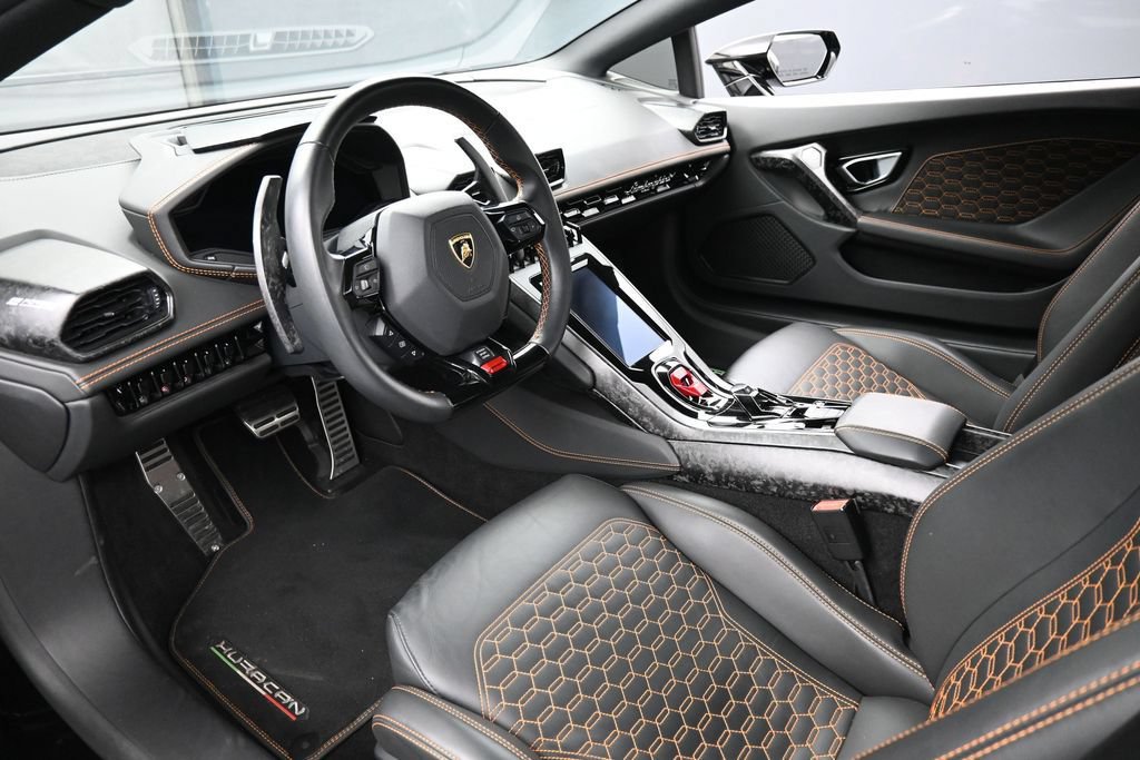 Used 2022 Lamborghini Huracan EVO RWD image 4