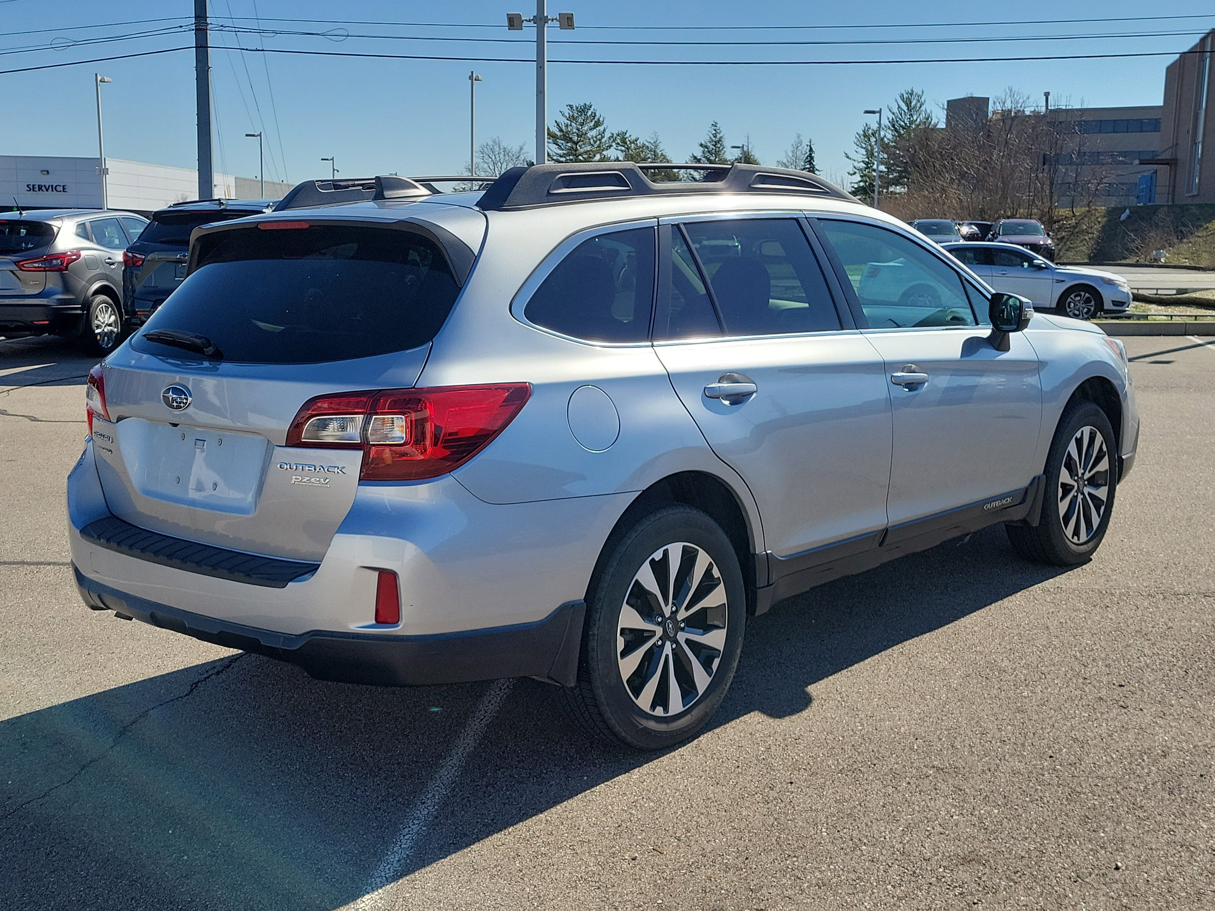 Used 2017 Subaru Outback 2.5i Limited w/ Popular Package #5 image 4