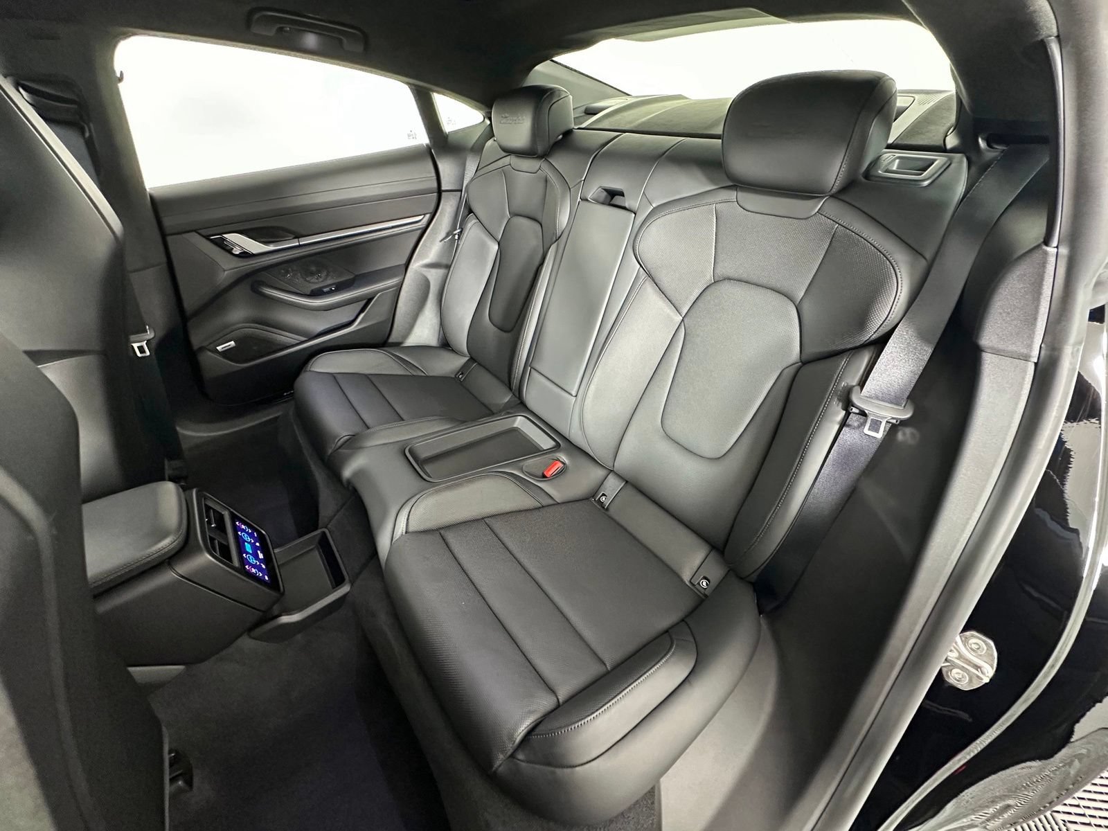 Used 2020 Porsche Taycan Turbo AWD/4WD image 34