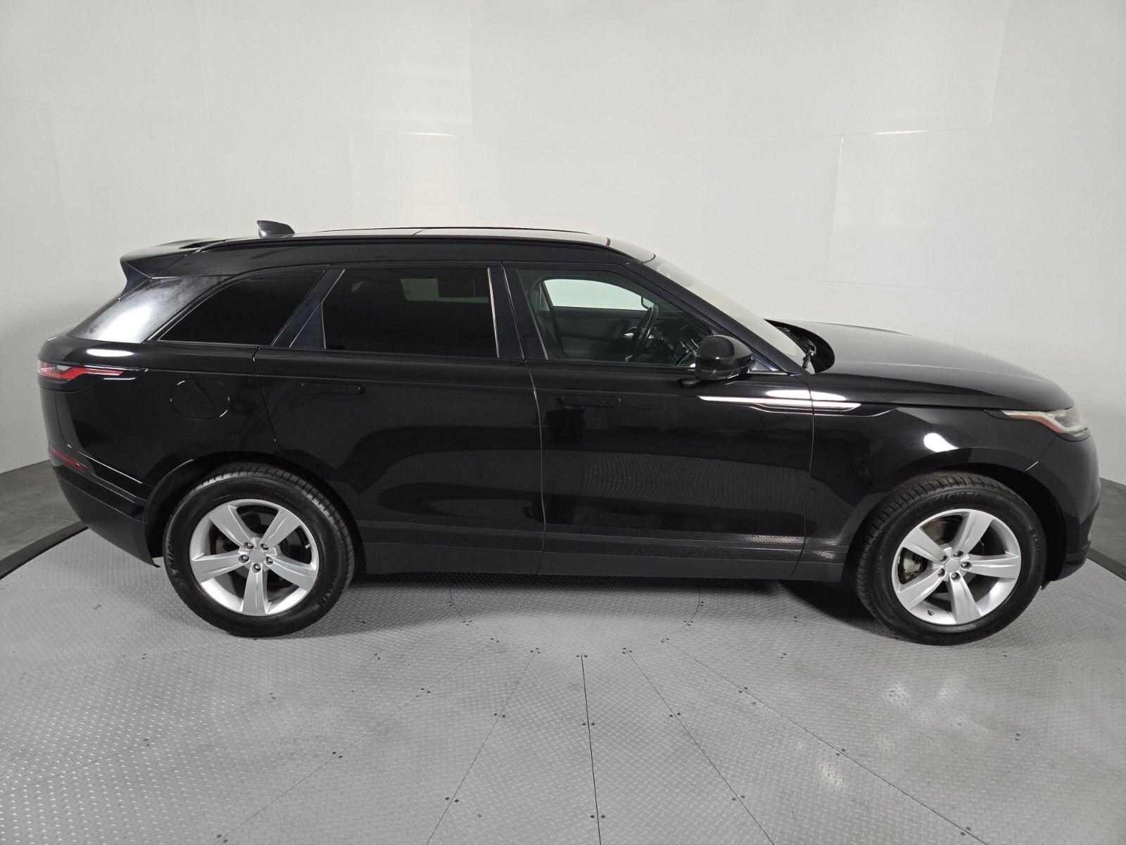 Used 2019 Land Rover Range Rover Velar S AWD/4WD image 7