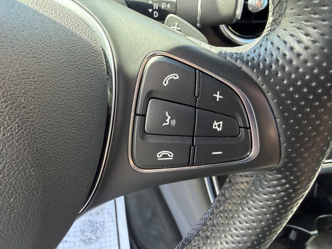 Used 2019 Mercedes-Benz GLC 300 4MATIC w/ Premium Package image 22