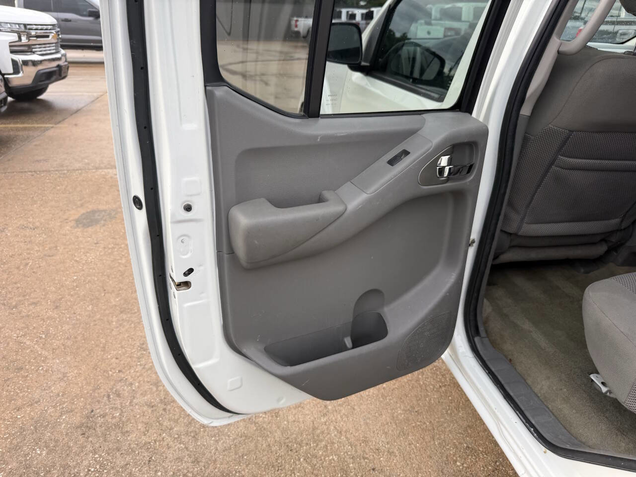 Used 2017 Nissan Frontier SV RWD image 14