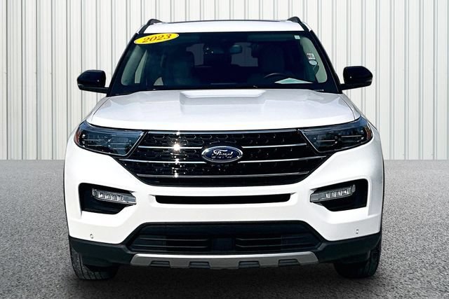 Used 2023 Ford Explorer XLT w/ Equipment Group 202A AWD/4WD image 3