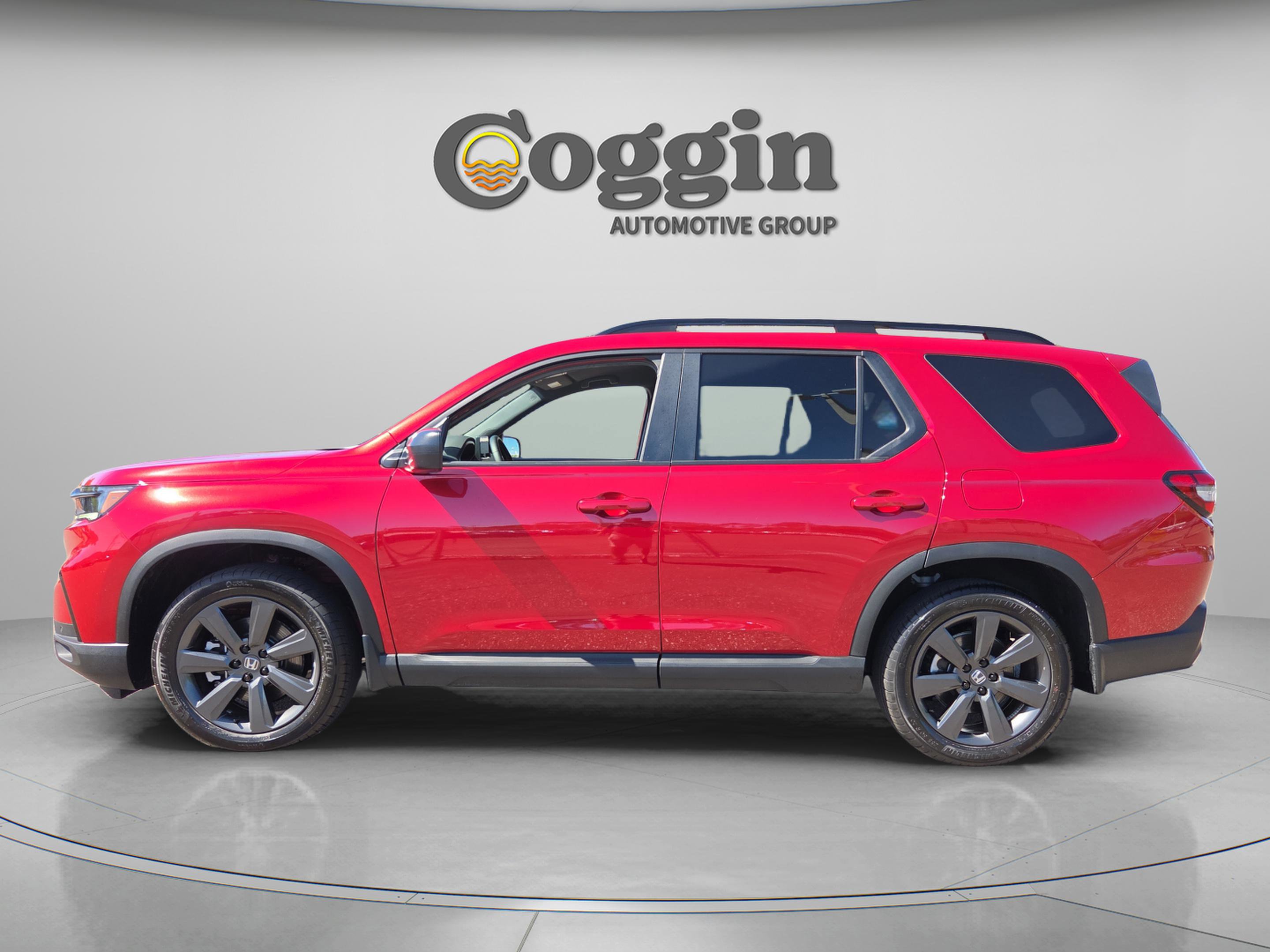 Used 2025 Honda Pilot Sport image 2