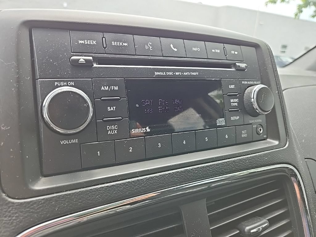 Used 2016 Dodge Grand Caravan SE FWD image 22