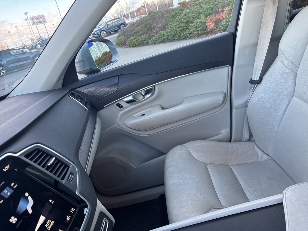 Used 2020 Volvo XC90 T6 Momentum w/ Protection Package Premier image 36