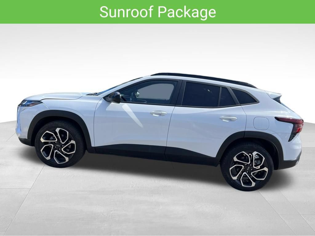 Used 2024 Chevrolet Trax RS w/ Sunroof Package FWD image 8