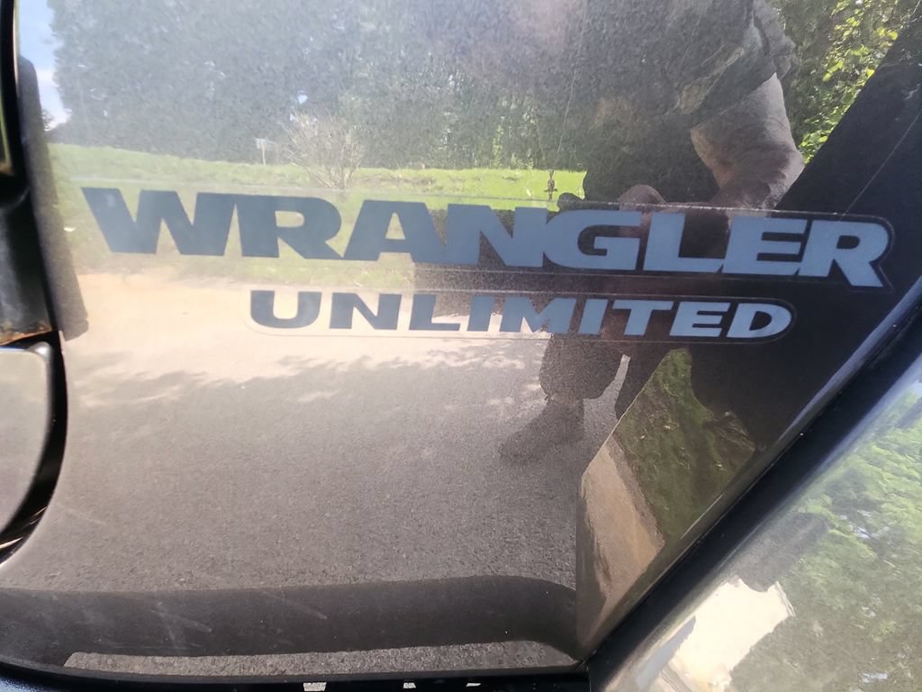 Used 2017 Jeep Wrangler Unlimited Sahara AWD/4WD image 37