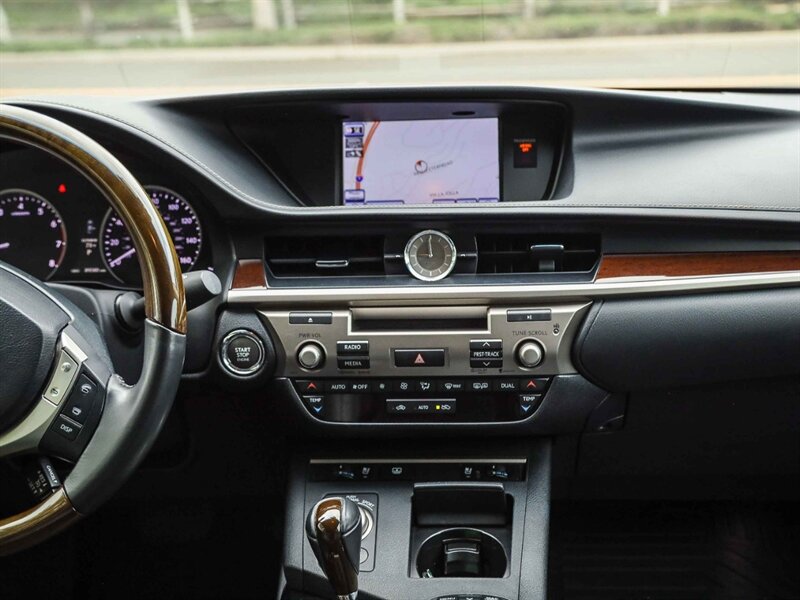 Used 2013 Lexus ES 350 w/ Luxury Pkg FWD image 17