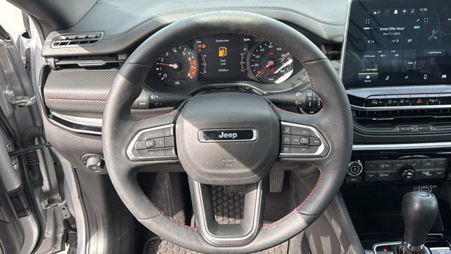 Used 2025 Jeep Compass Trailhawk w/ Trailhawk Convenience Group AWD/4WD image 15