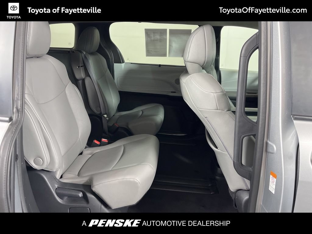 Certified 2025 Toyota Sienna XLE FWD image 10