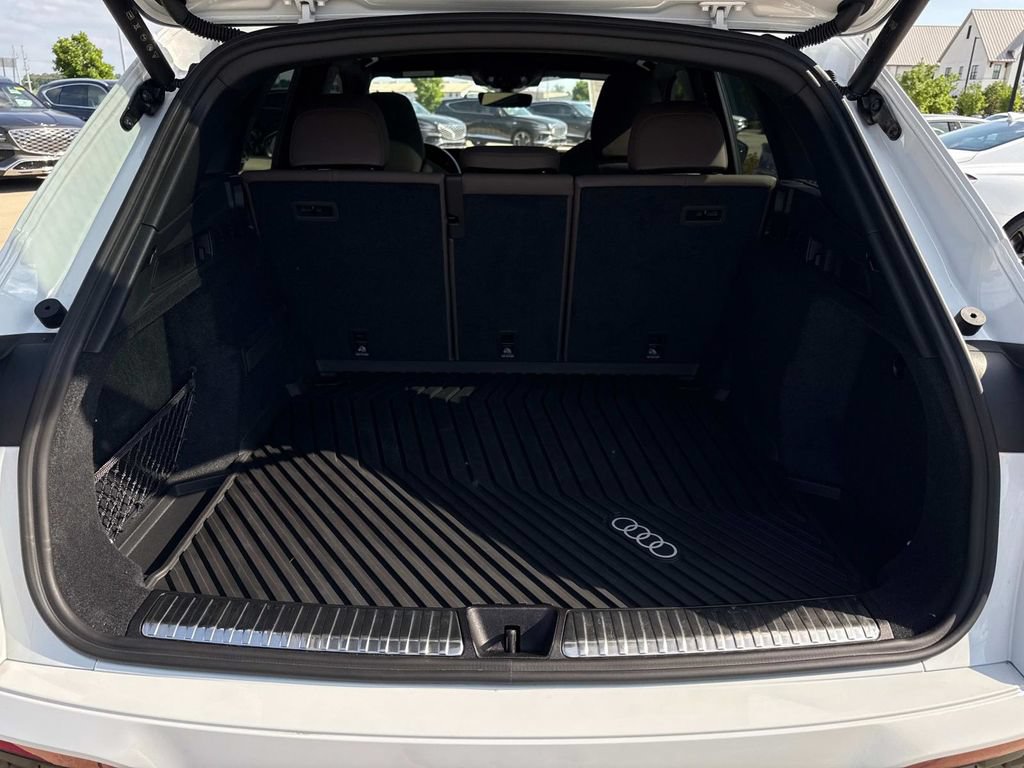 Used 2025 Audi Q5 Premium Plus AWD/4WD image 11