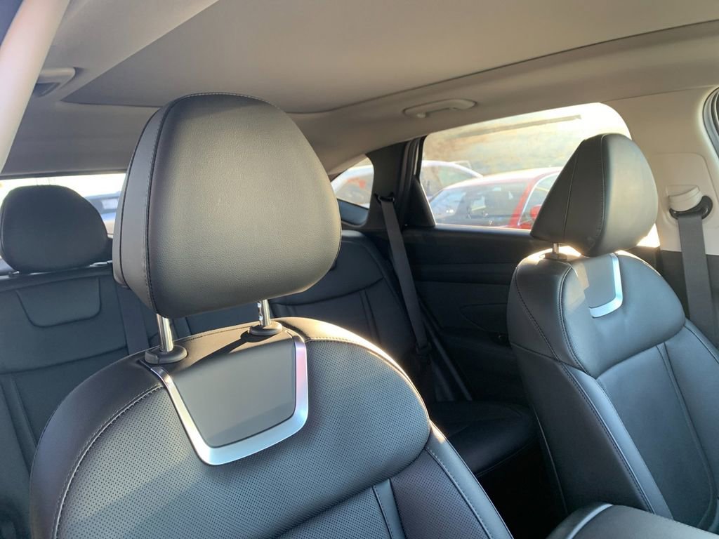 Used 2025 Hyundai Tucson Limited image 18