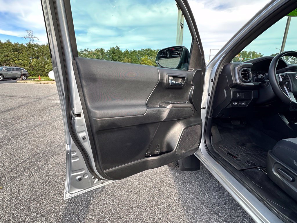 Used 2022 Toyota Tacoma TRD Off-Road AWD/4WD image 20