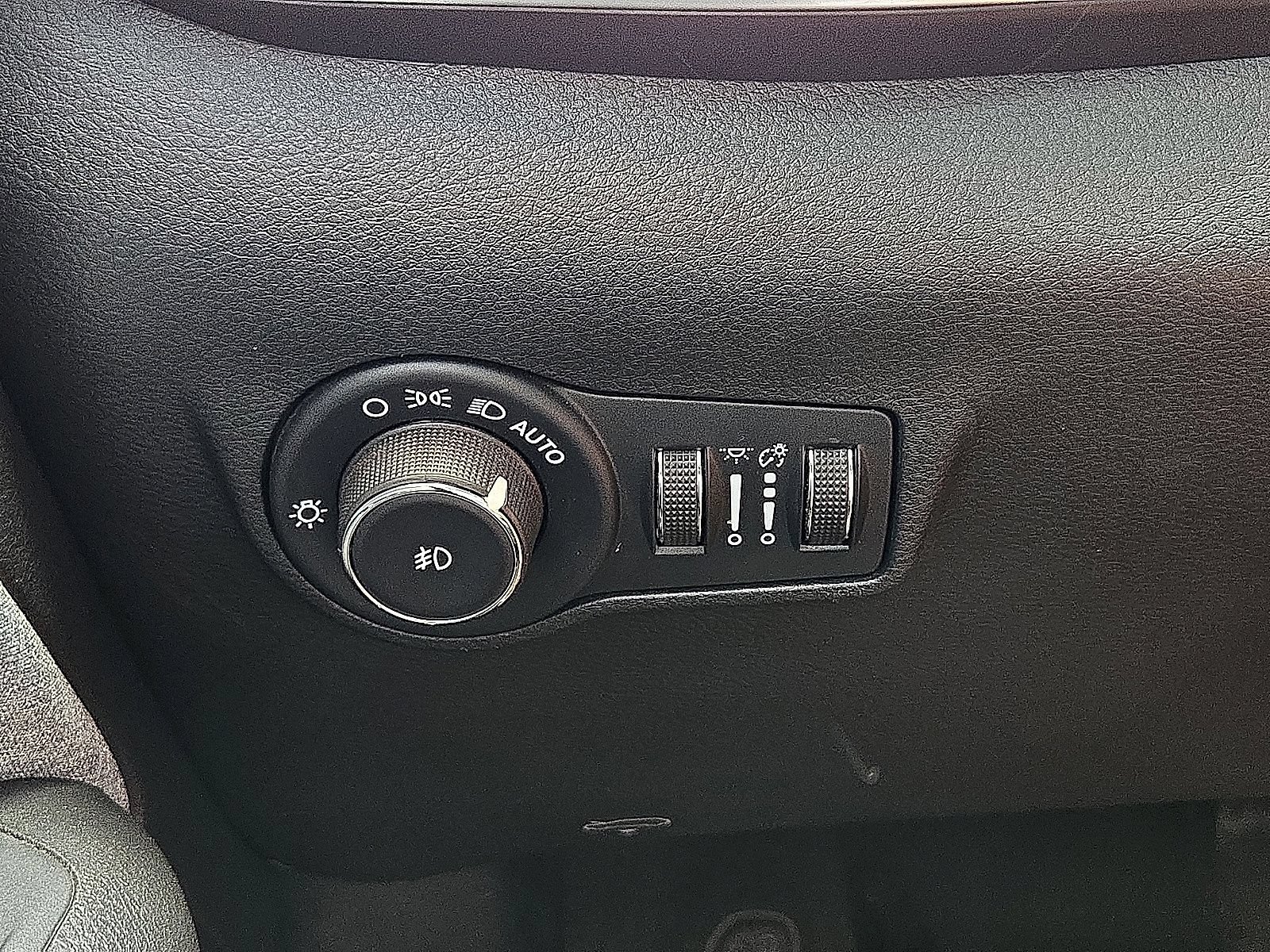 Used 2023 Jeep Compass Latitude w/ Sun and Sound Group AWD/4WD image 25