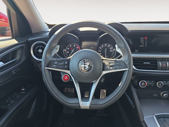 Used 2018 Alfa Romeo Stelvio Sport w/ Quick Order Package 22J Sport AWD/4WD image 12