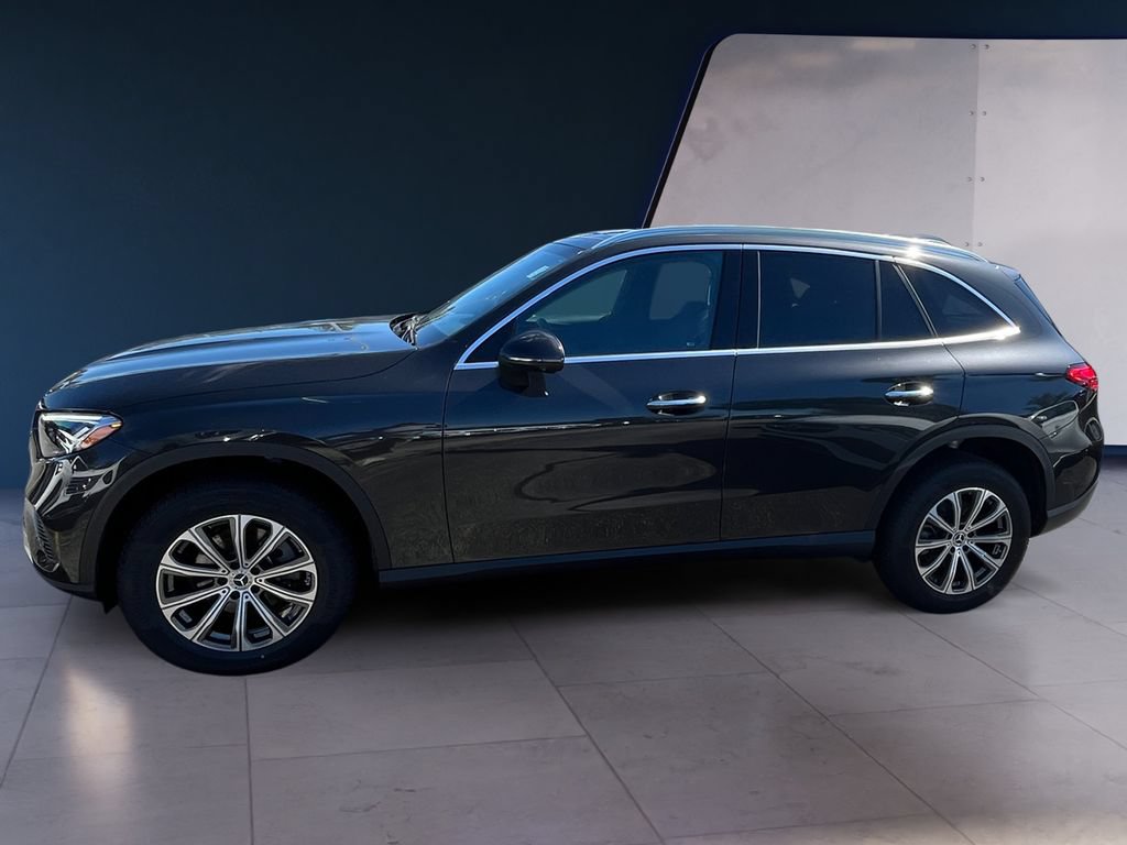 Used 2023 Mercedes-Benz GLC 300 4MATIC image 2