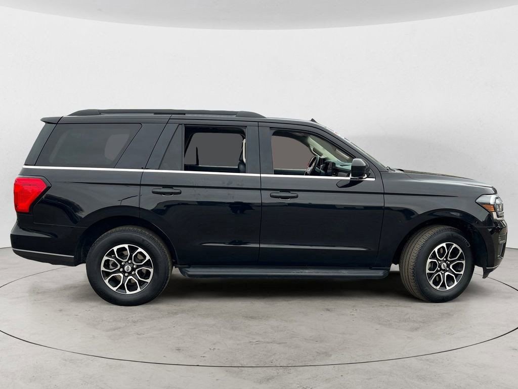 Used 2024 Ford Expedition XLT image 2