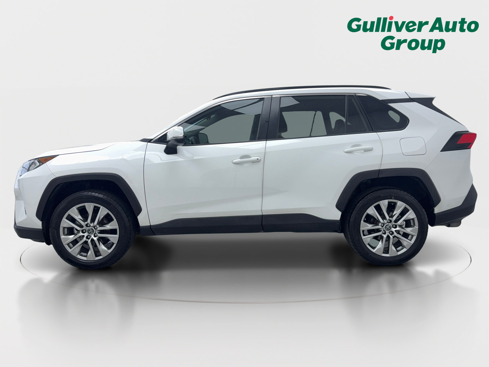 Used 2020 Toyota RAV4 XLE Premium FWD image 3