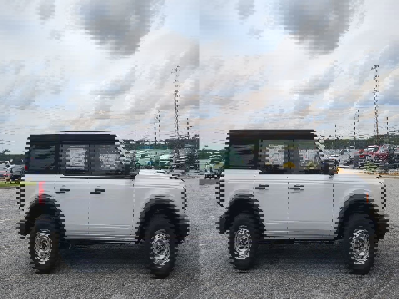 New 2025 Ford Bronco 4-Door image 2