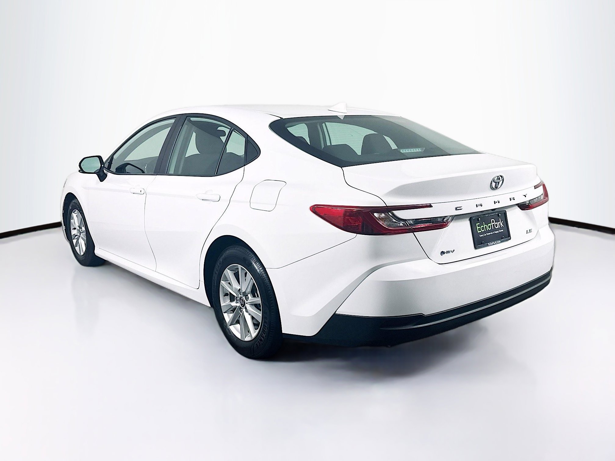 Used 2025 Toyota Camry LE image 5
