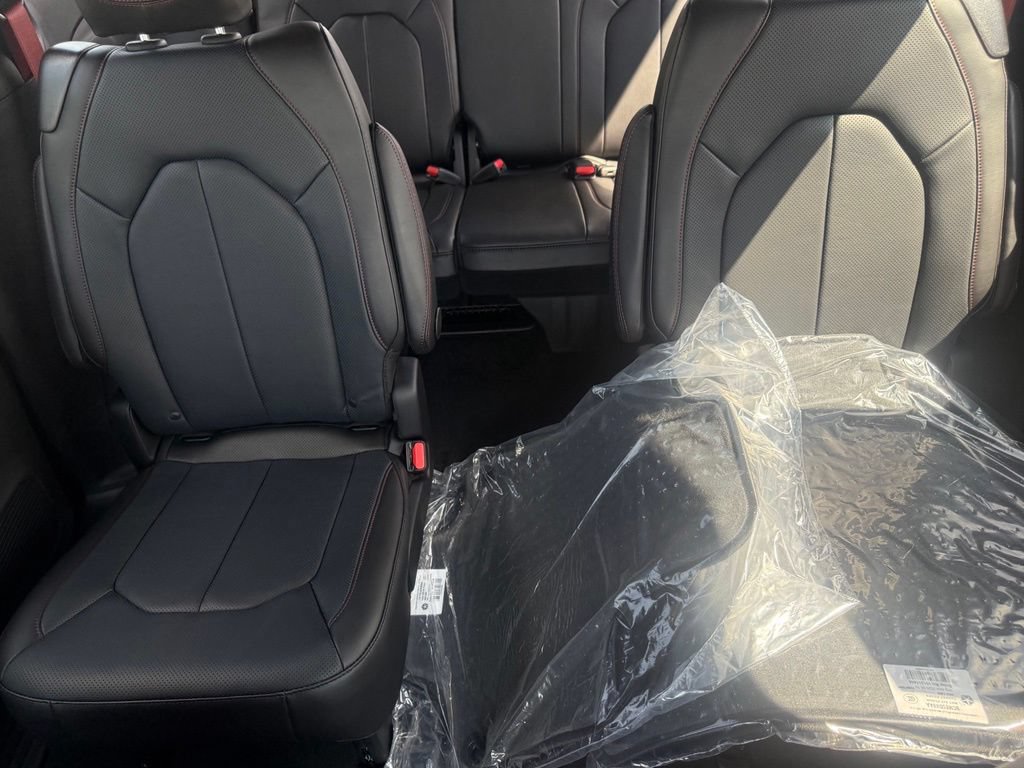 New 2027 Chrysler Pacifica Select FWD image 34