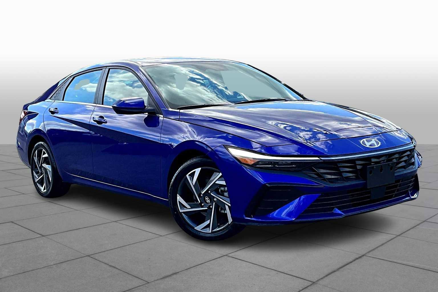 Used 2024 Hyundai Elantra SEL w/ Convenience Package image 2