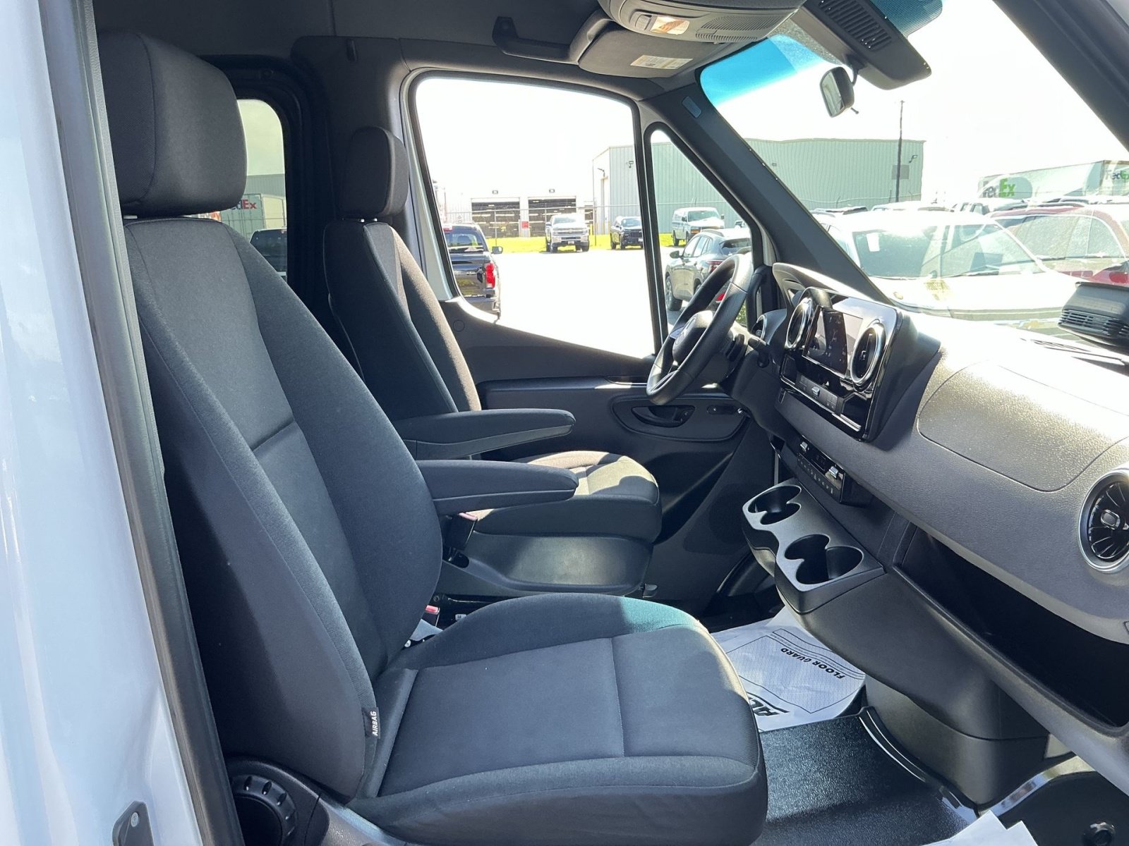 Used 2025 Mercedes-Benz Sprinter 2500 image 26