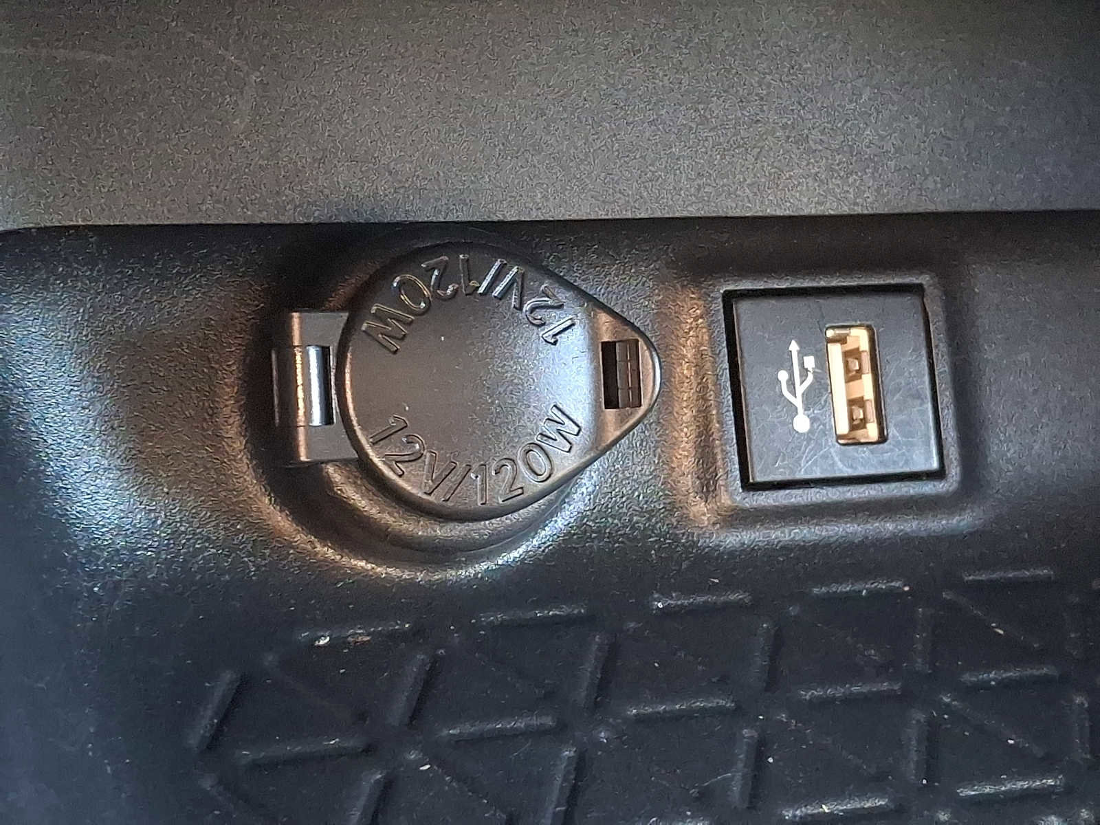 Used 2023 Toyota RAV4 LE image 19