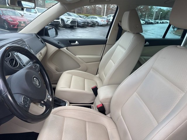 Used 2013 Volkswagen Tiguan SE image 9