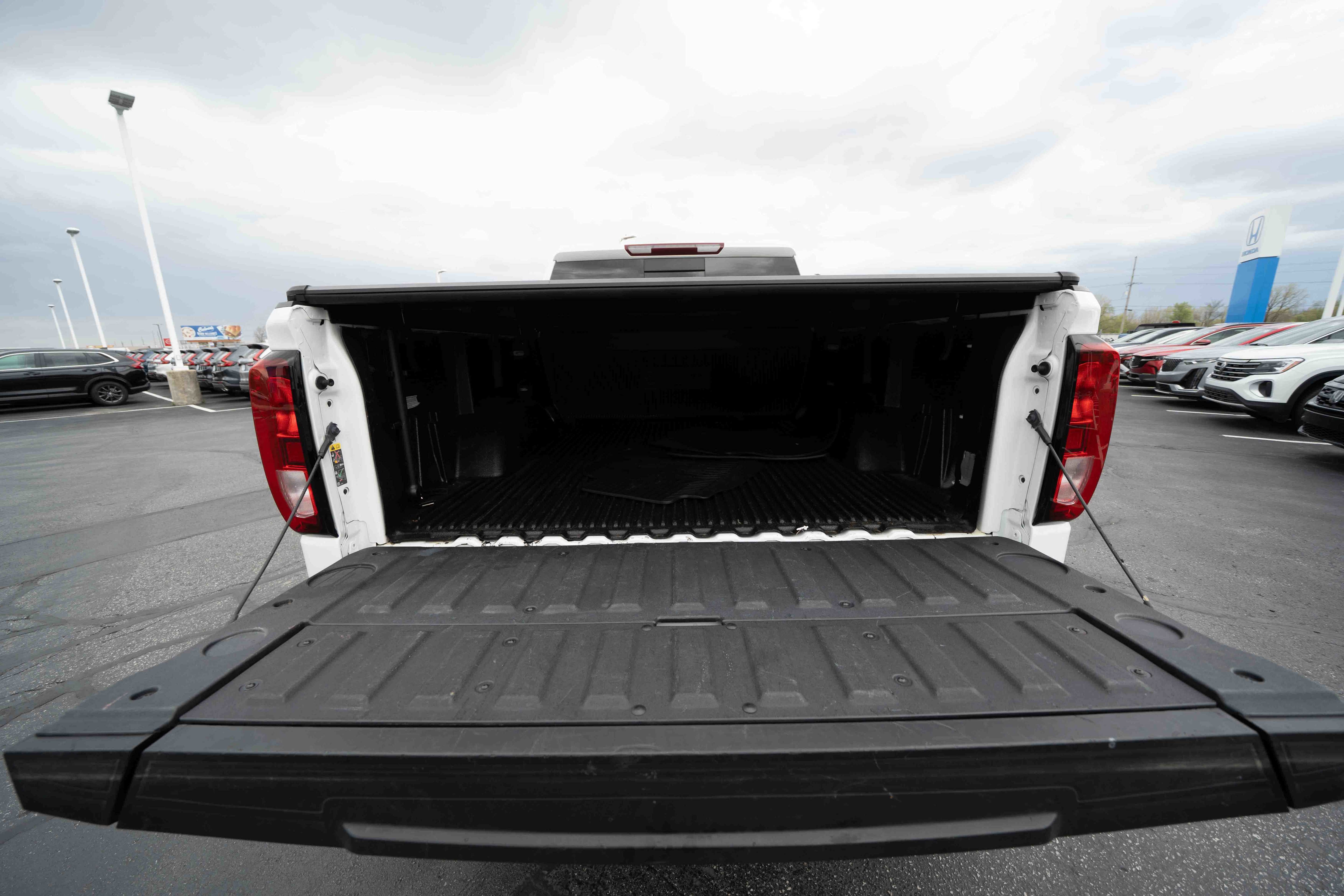Used 2023 GMC Sierra 1500 Elevation w/ Preferred Package AWD/4WD image 26
